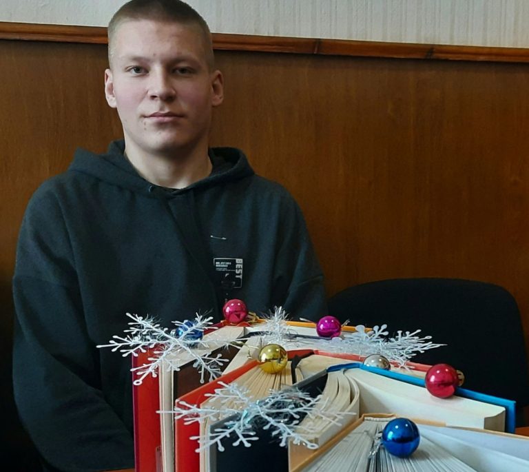 Читання по-новому: книжкові інсталяції, що захоплюють